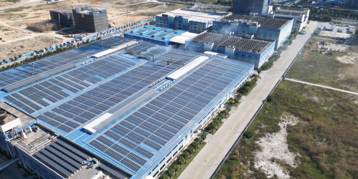 Điện mặt trời mái nhà tự dùng cho nhà xưởng SME: Nghị định 243/2026 nâng trần bán điện dư lên 50%
